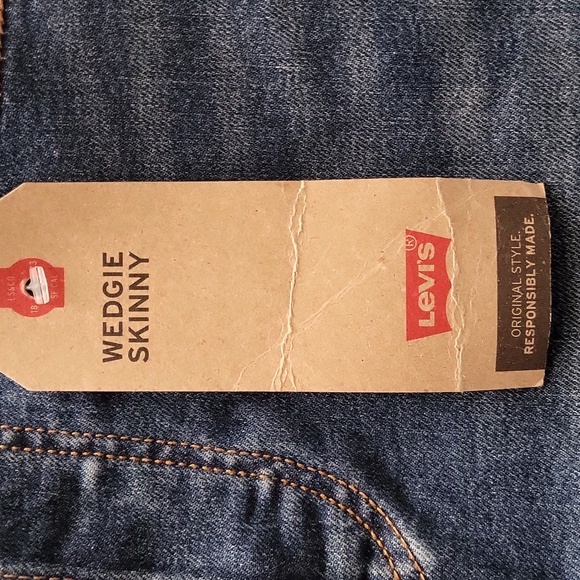 Levi's NWT - Wedgie Skinny Jeans - Medium Wash - 29" x 27" - Picture 2 of 8